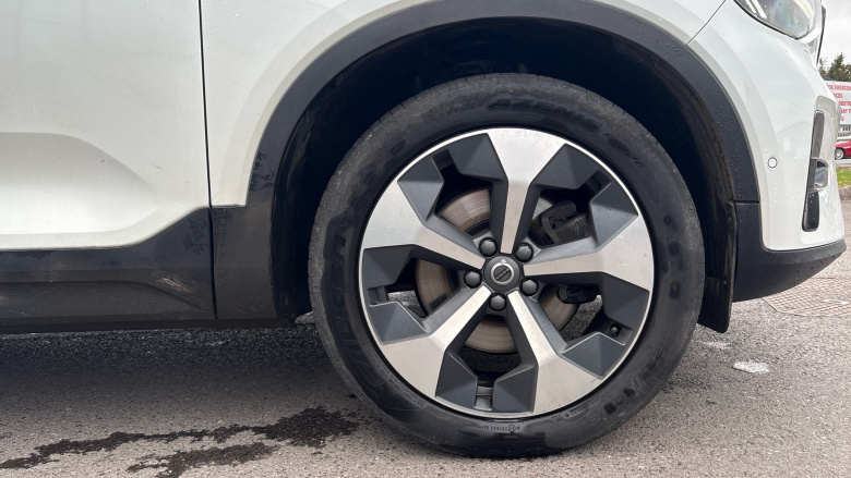 Volvo XC40 2.0 B4P Ultimate Dark 5dr Auto Petrol Estate